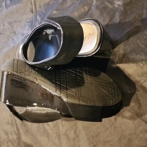 Women's shoes